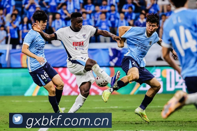 OdellBeckhamJr美式橄榄球传奇接球艺术生涯起伏与赛场高光全景解析